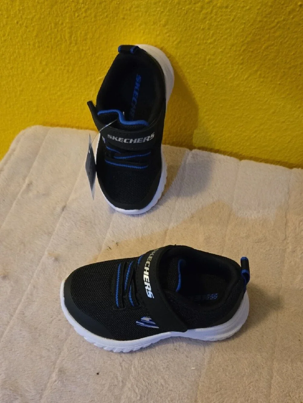 Skechers Toddler Boys Black and Blue Velcro Athletic Sneakers Nwt Sz 5